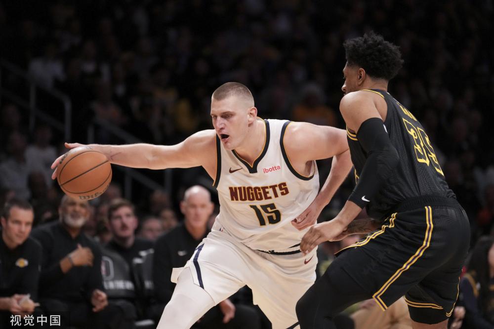 NBA：十二连胜 骑士队132-126猛龙队.